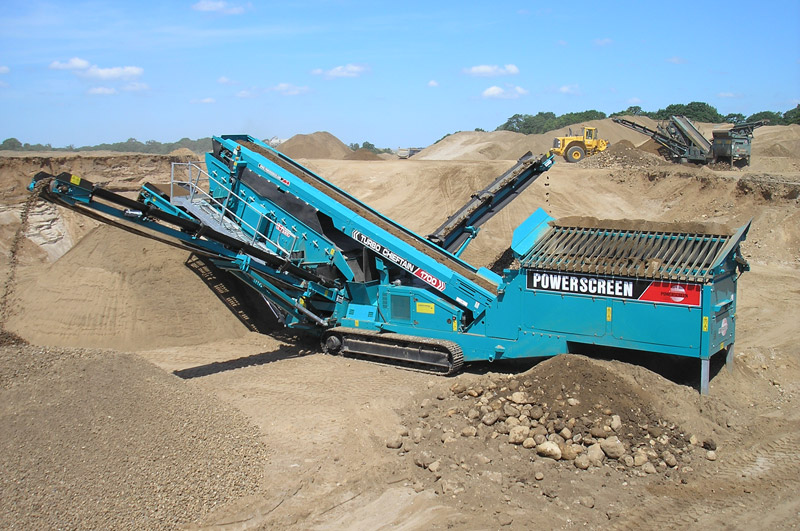 POWERSCREEN Chieftain 1700 im Kieseinsatz