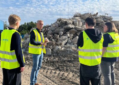 Auszubildende der C. Christophel GmbH beim Praxistag, präsentiert wird das fertige Endprodukt nach der Verarbeitung