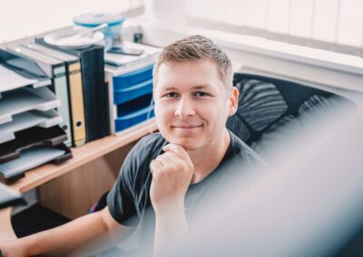 Mitarbeiter der C. Christophel GmbH in der Technikabteilung bei der Arbeit, zeigt Fachkompetenz