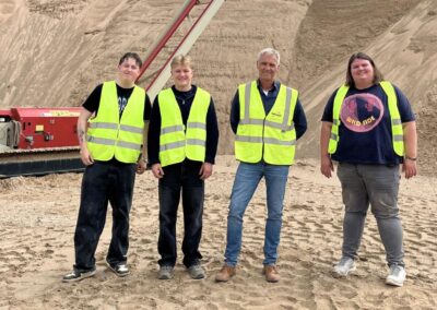Gruppenbild der Auszubildenden der C. Christophel GmbH beim Praxistag, Teilnehmende erhalten praxisnahe Einblicke in Arbeitsabläufe